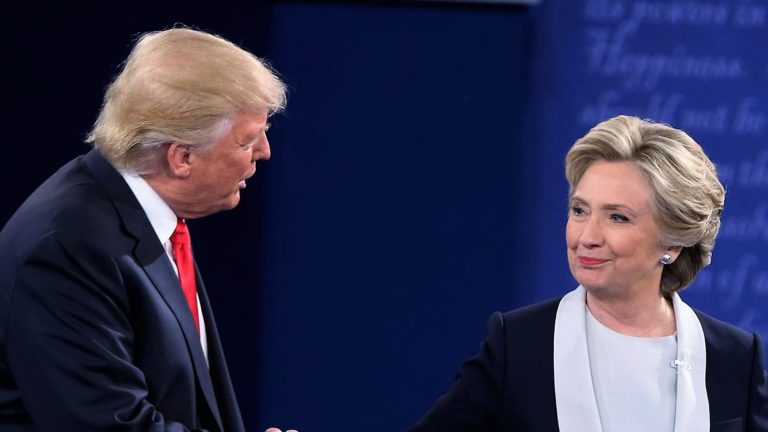 Un 2e débat Clinton-Trump, acerbe et avec des coups portés en dessous de la ceinture